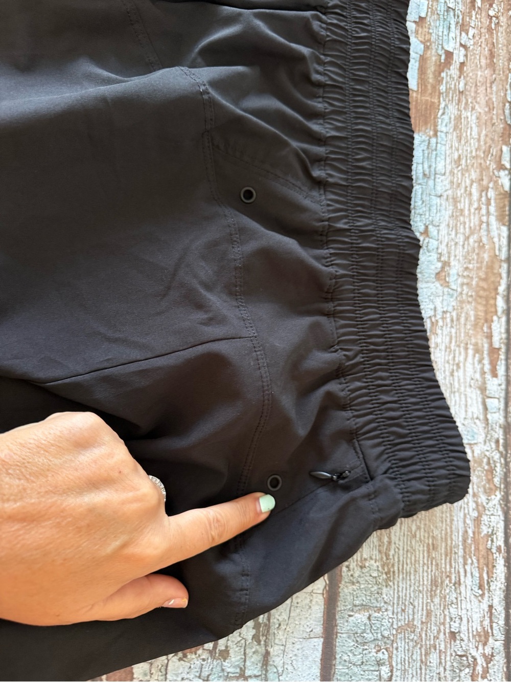 Old Navy Black Quick Dry Women’s Athletic Shorts with Elastic Waist Size Large - Picture 4 of 5